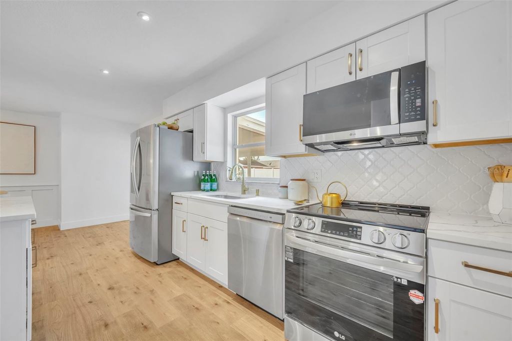 Image 15 of property listing at 2316 FLEET CIRCLE, Orlando, FL 32817