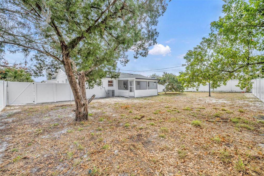 Image 25 of property listing at 2316 FLEET CIRCLE, Orlando, FL 32817