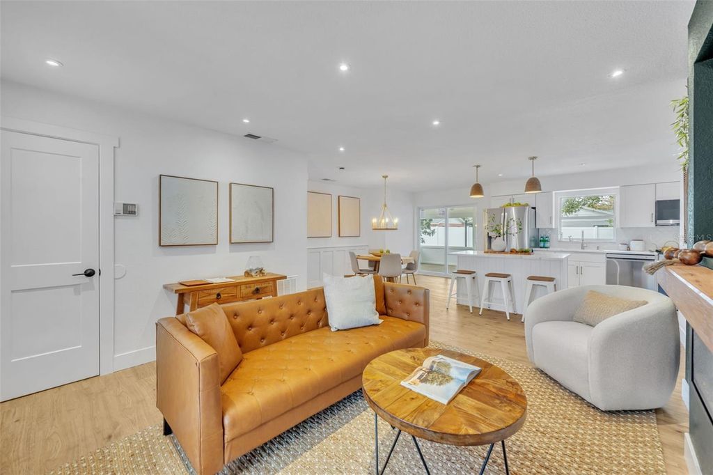 Image 7 of property listing at 2316 FLEET CIRCLE, Orlando, FL 32817