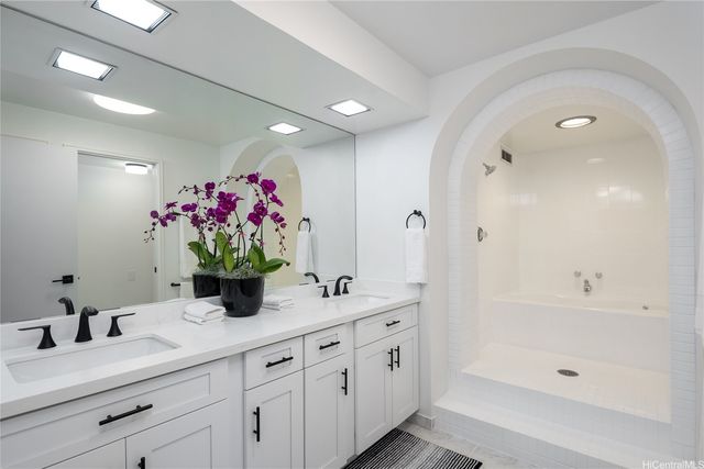 425 South Street Mauka 2401, Honolulu, HI 96813