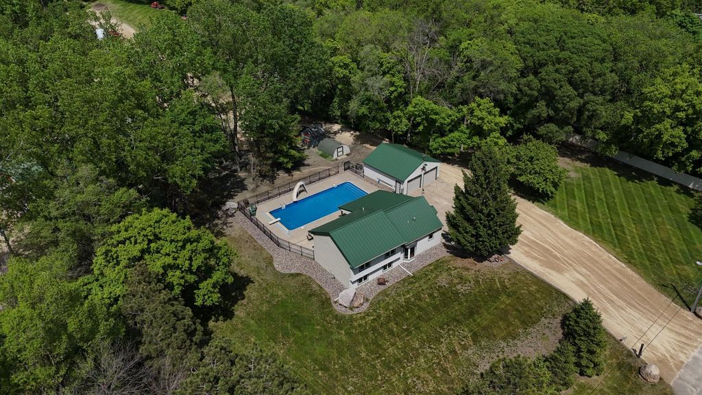 2511 Carver Avenue E, Maplewood, MN 55119