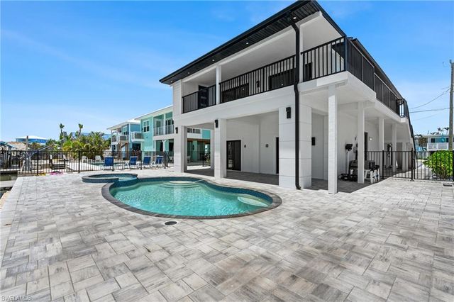 910 3rd ST, Fort Myers Beach, FL 33931