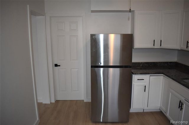 28095 Selkirk Street, Southfield, MI 48076