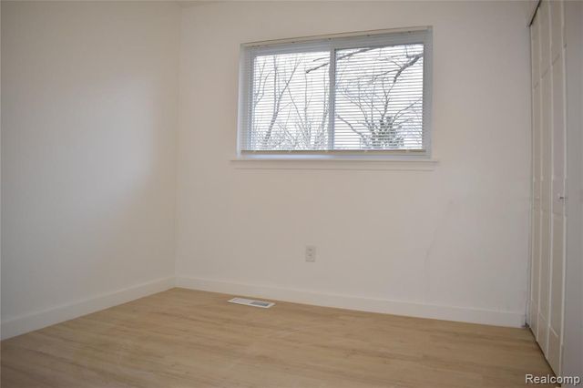 28095 Selkirk Street, Southfield, MI 48076