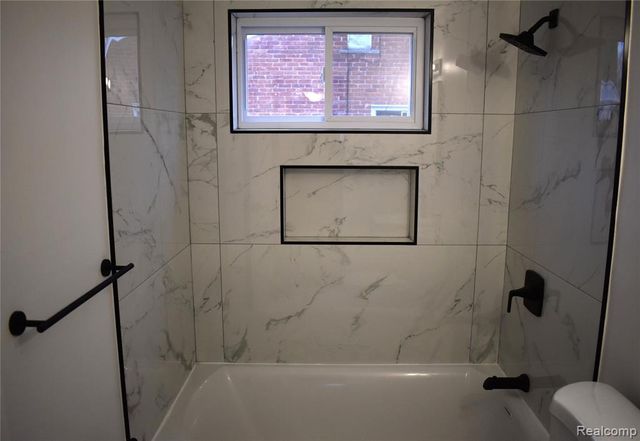 28095 Selkirk Street, Southfield, MI 48076