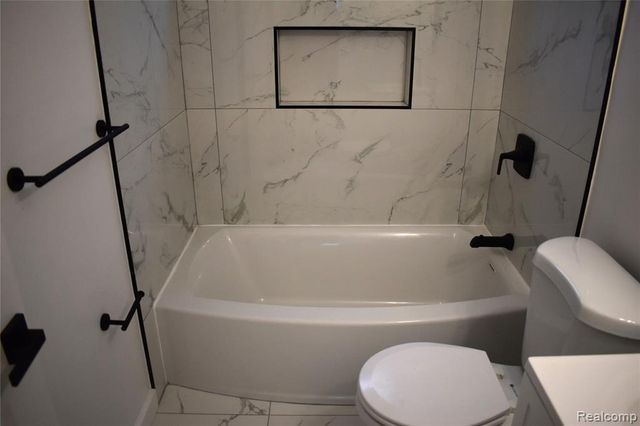 28095 Selkirk Street, Southfield, MI 48076