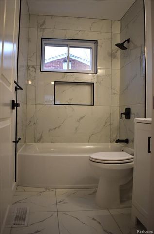 28095 Selkirk Street, Southfield, MI 48076