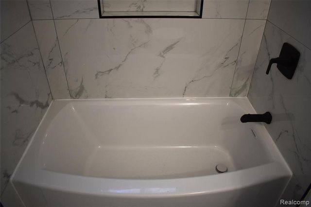 28095 Selkirk Street, Southfield, MI 48076