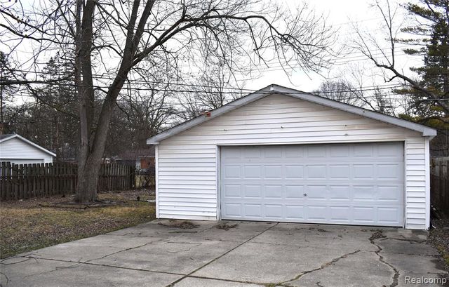 28095 Selkirk Street, Southfield, MI 48076