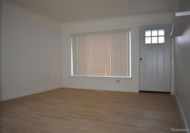 28095 Selkirk Street, Southfield, MI 48076