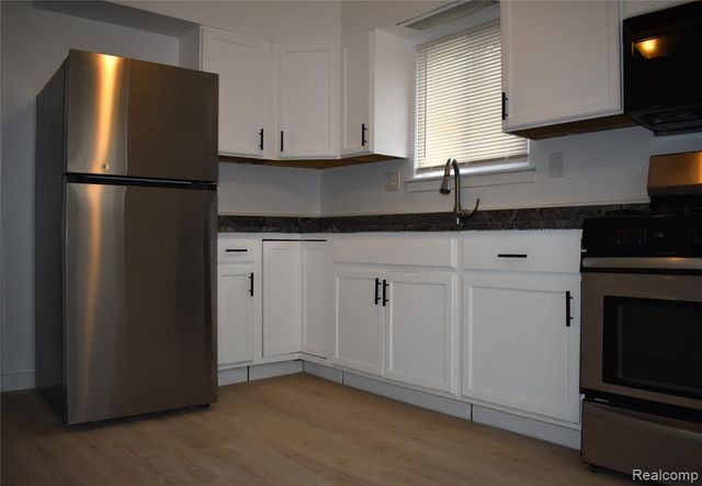 28095 Selkirk Street, Southfield, MI 48076