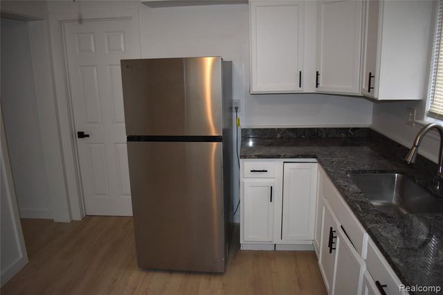 28095 Selkirk Street, Southfield, MI 48076