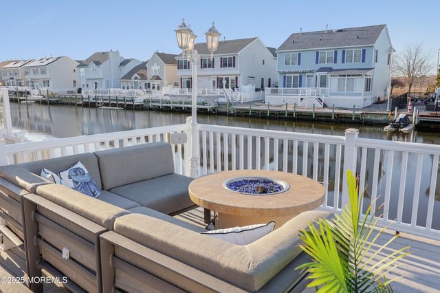 11 Peaksail Drive, Bayville, NJ 08721