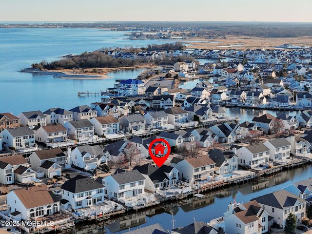 11 Peaksail Drive, Bayville, NJ 08721