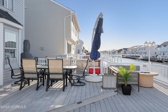 11 Peaksail Drive, Bayville, NJ 08721