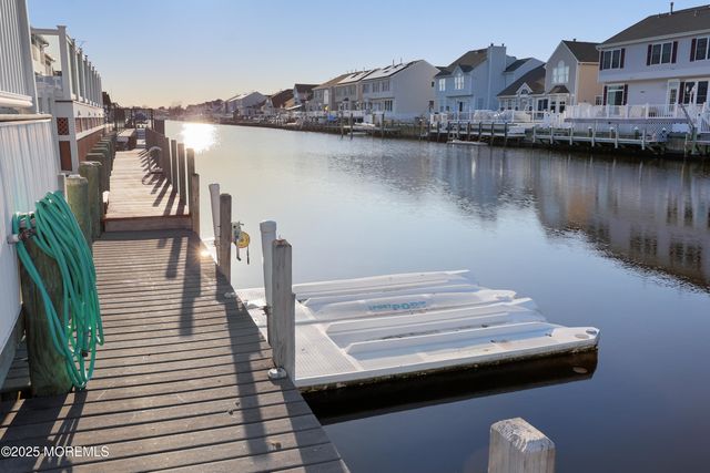 11 Peaksail Drive, Bayville, NJ 08721