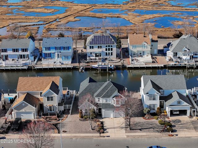 11 Peaksail Drive, Bayville, NJ 08721