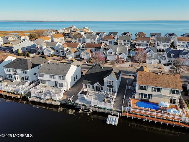 11 Peaksail Drive, Bayville, NJ 08721