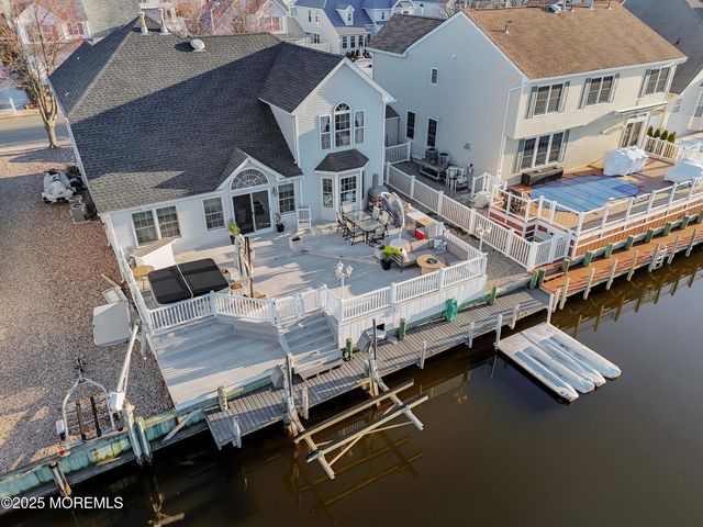 11 Peaksail Drive, Bayville, NJ 08721