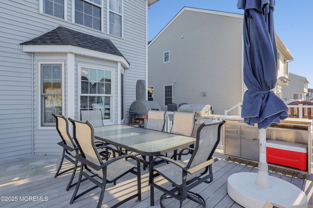 11 Peaksail Drive, Bayville, NJ 08721