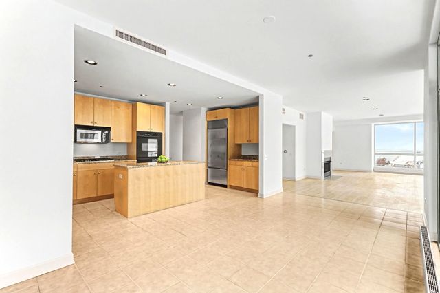 445 E NORTH WATER Street 1005, Chicago, IL 60611