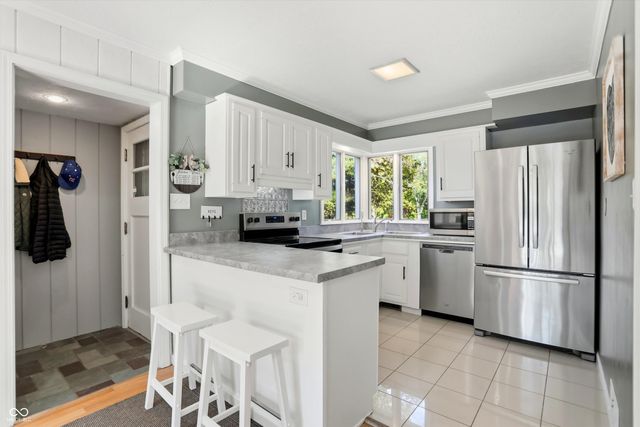 3905 Shelbyville Road, Indianapolis, IN 46237