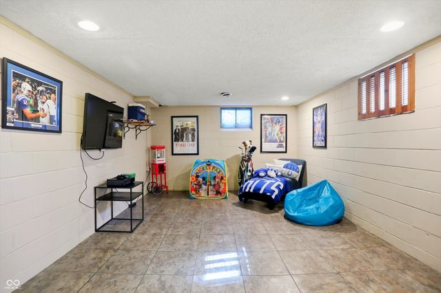 3905 Shelbyville Road, Indianapolis, IN 46237