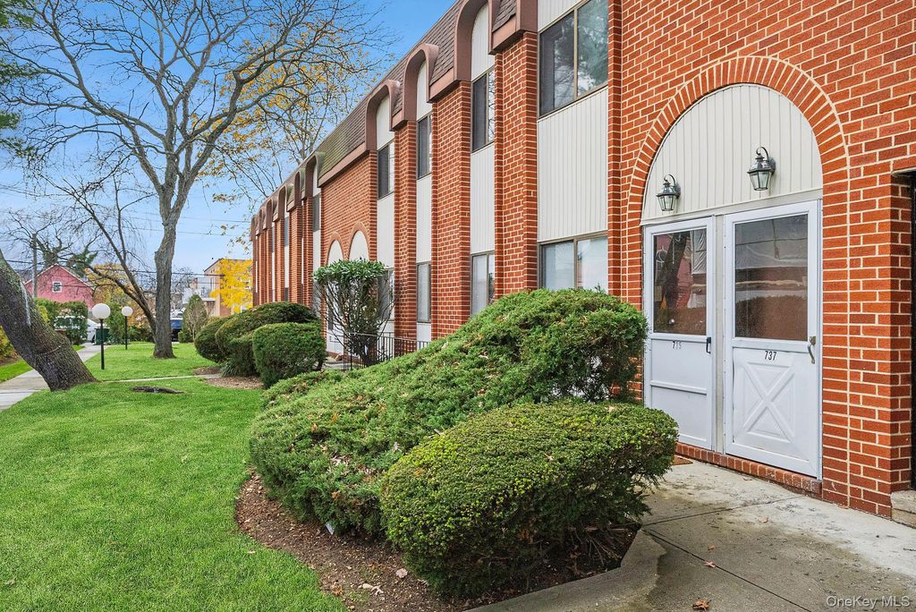 643 Chestnut Street 1st Fl, Cedarhurst, NY 11516