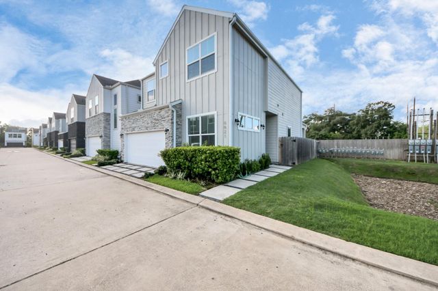 8821 Hollister Pine Court, Houston, TX 77080