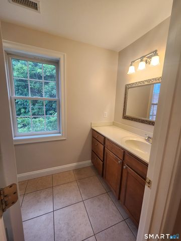 190 South Thames Street 15, Norwich, CT 06360