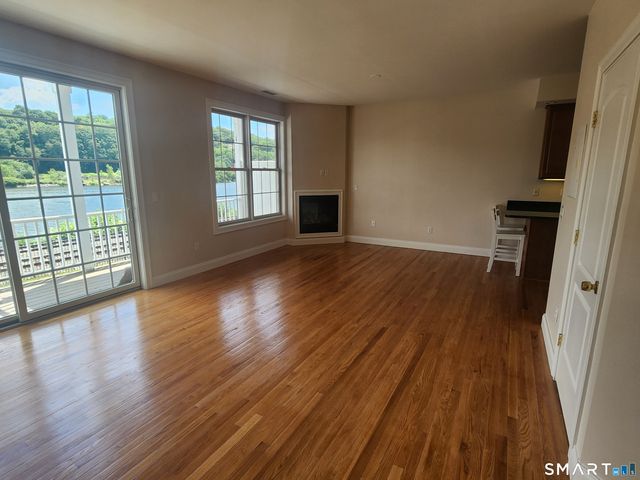 190 South Thames Street 15, Norwich, CT 06360