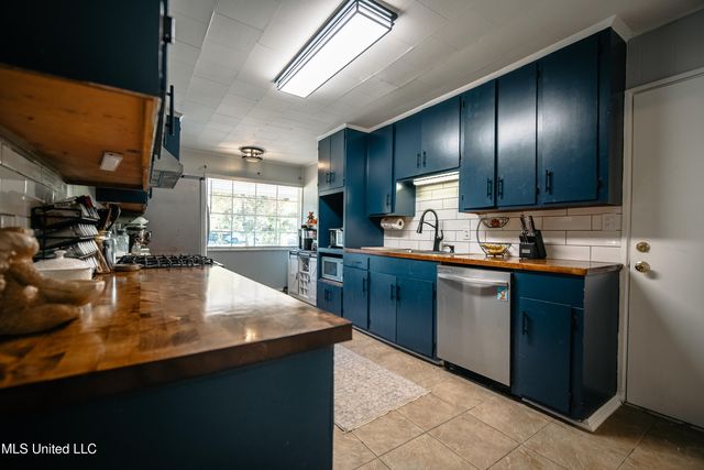 104 Sunset Drive, Clinton, MS 39056