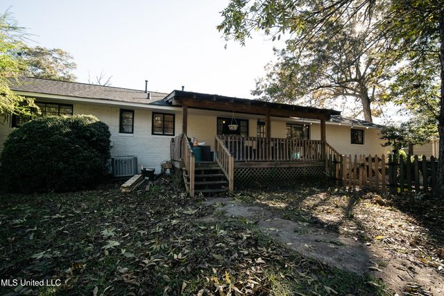 104 Sunset Drive, Clinton, MS 39056