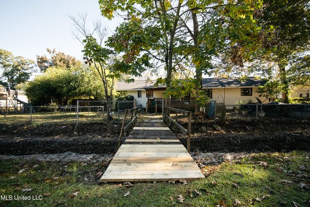 104 Sunset Drive, Clinton, MS 39056