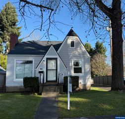 945 Hood St NE, Salem, OR 97301