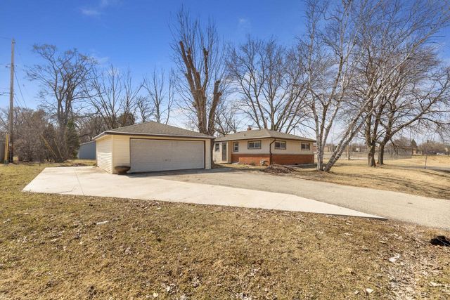 7934 N Edgeworth DRIVE, Milwaukee, WI 53223