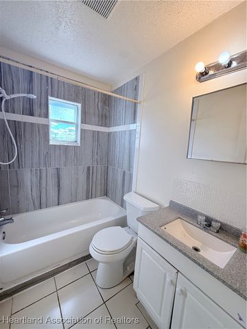 4131 Commercial Drive 4133, Sebring, FL 33870