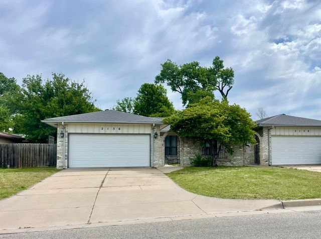2156 S White Oak Dr, Wichita, KS 67207