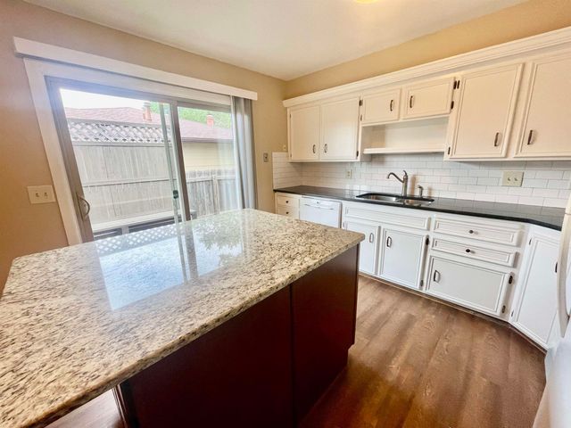 2156 S White Oak Dr, Wichita, KS 67207