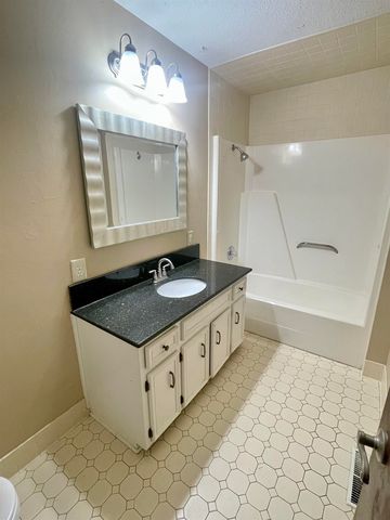 2156 S White Oak Dr, Wichita, KS 67207