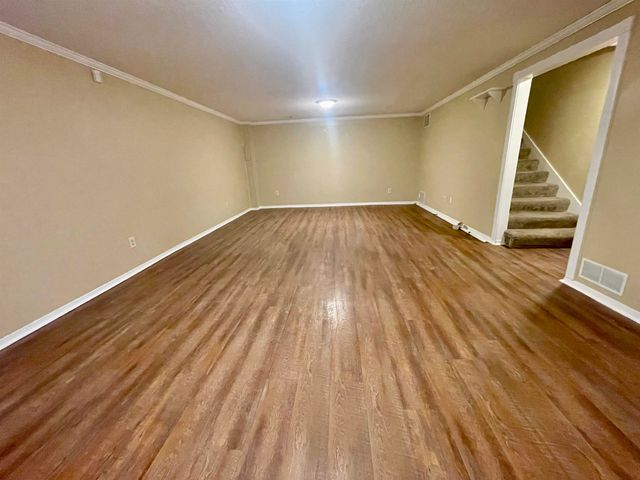 2156 S White Oak Dr, Wichita, KS 67207