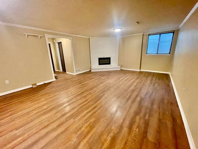 2156 S White Oak Dr, Wichita, KS 67207