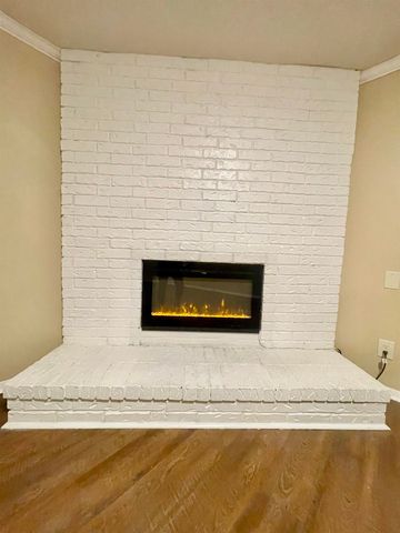 2156 S White Oak Dr, Wichita, KS 67207