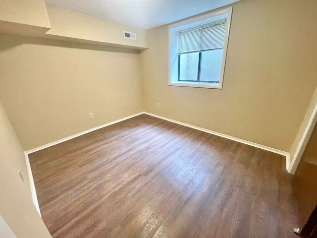 2156 S White Oak Dr, Wichita, KS 67207