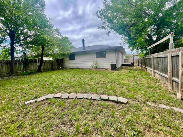 2156 S White Oak Dr, Wichita, KS 67207