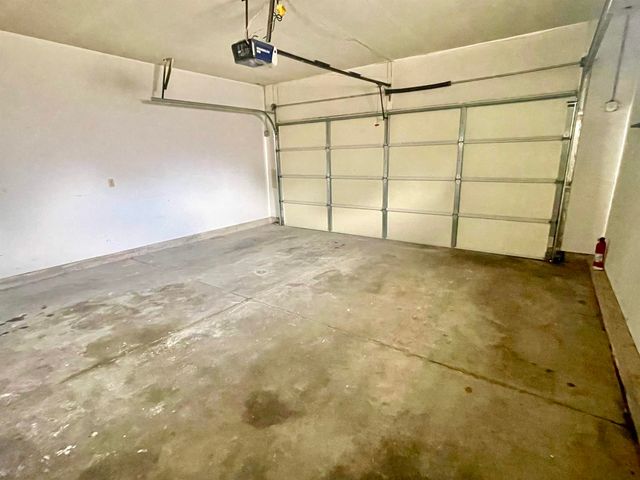 2156 S White Oak Dr, Wichita, KS 67207