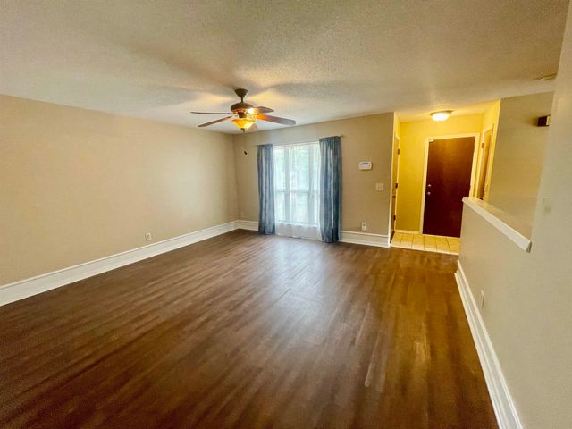 2156 S White Oak Dr, Wichita, KS 67207