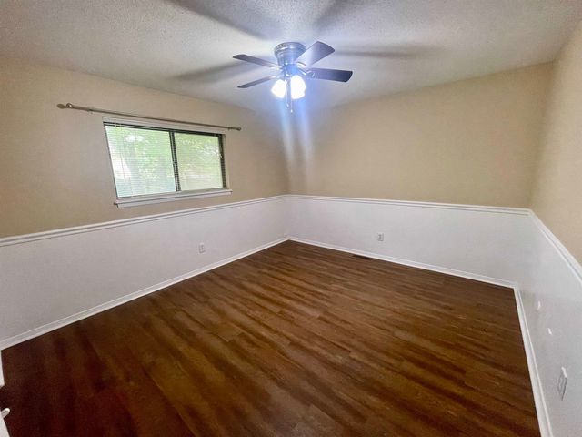 2156 S White Oak Dr, Wichita, KS 67207