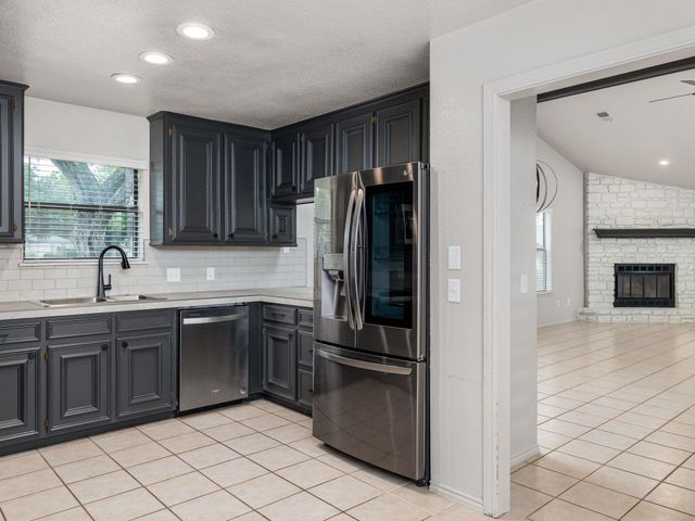 26 Fairway LN, Meadowlakes, TX 78654