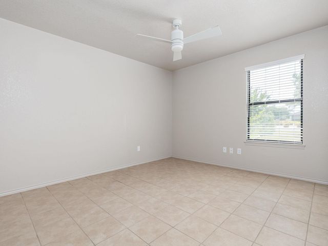 26 Fairway LN, Meadowlakes, TX 78654